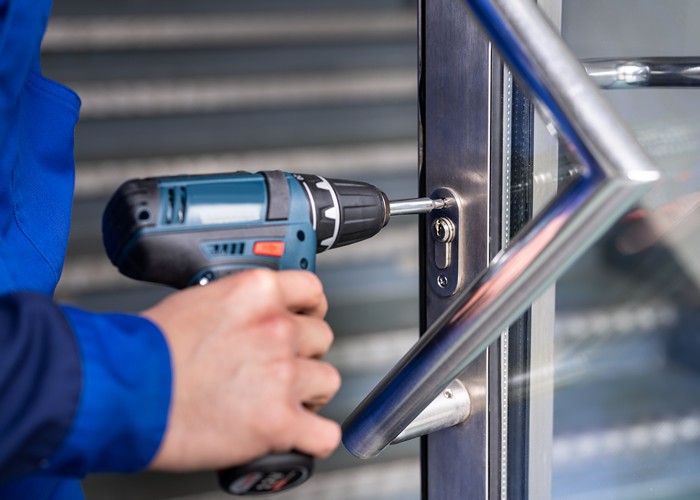 Commercial emergency locksmith