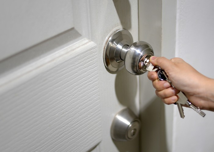 How long does it take to open a house door